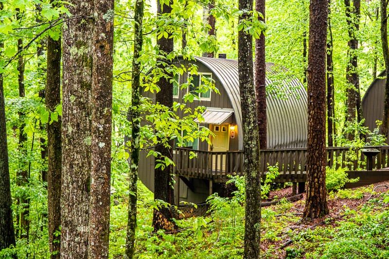 a cabin in a wooded area