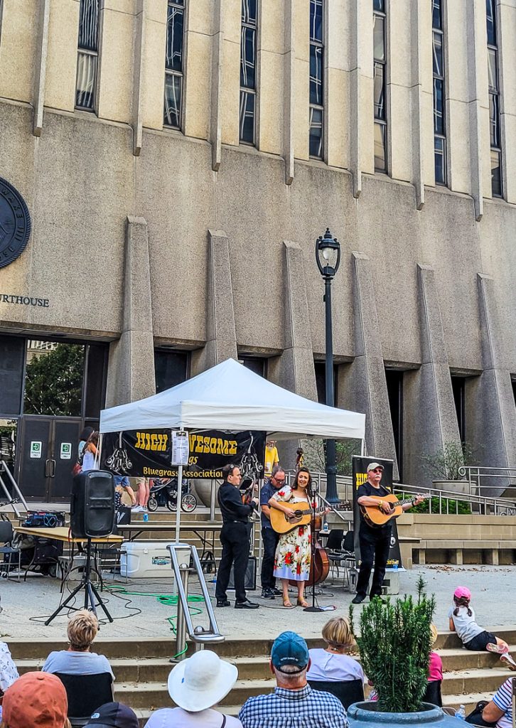 band playing on courthouse steps