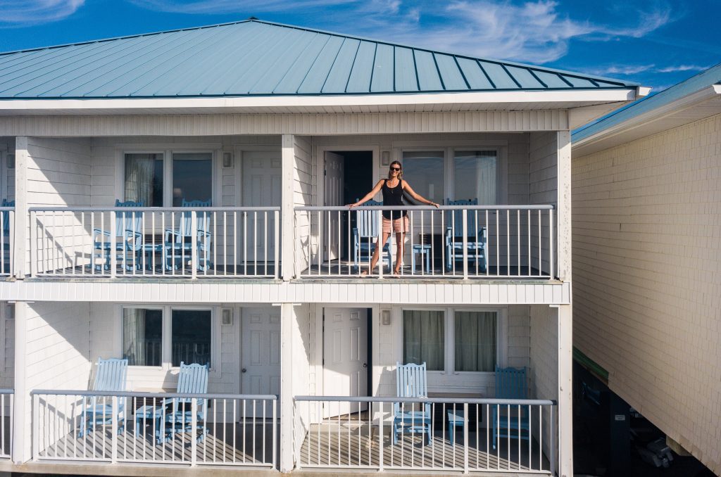 Lady standing on the balcony of a hotel